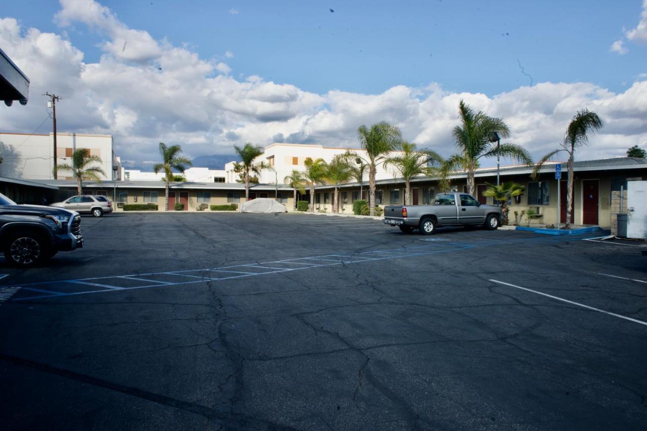 Sands By Airport & Toyota Arena 2*