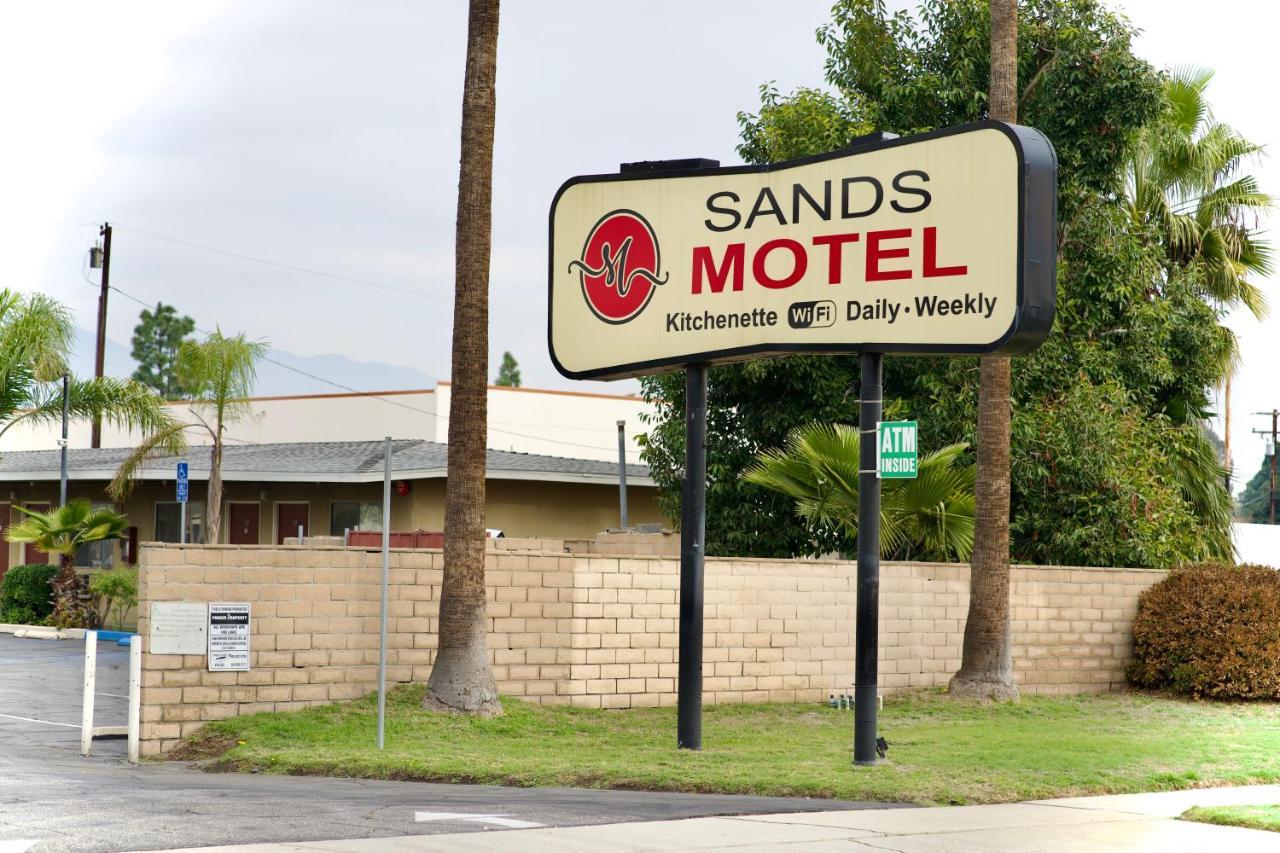 Hotel Sands By Airport & Toyota Arena Ontario