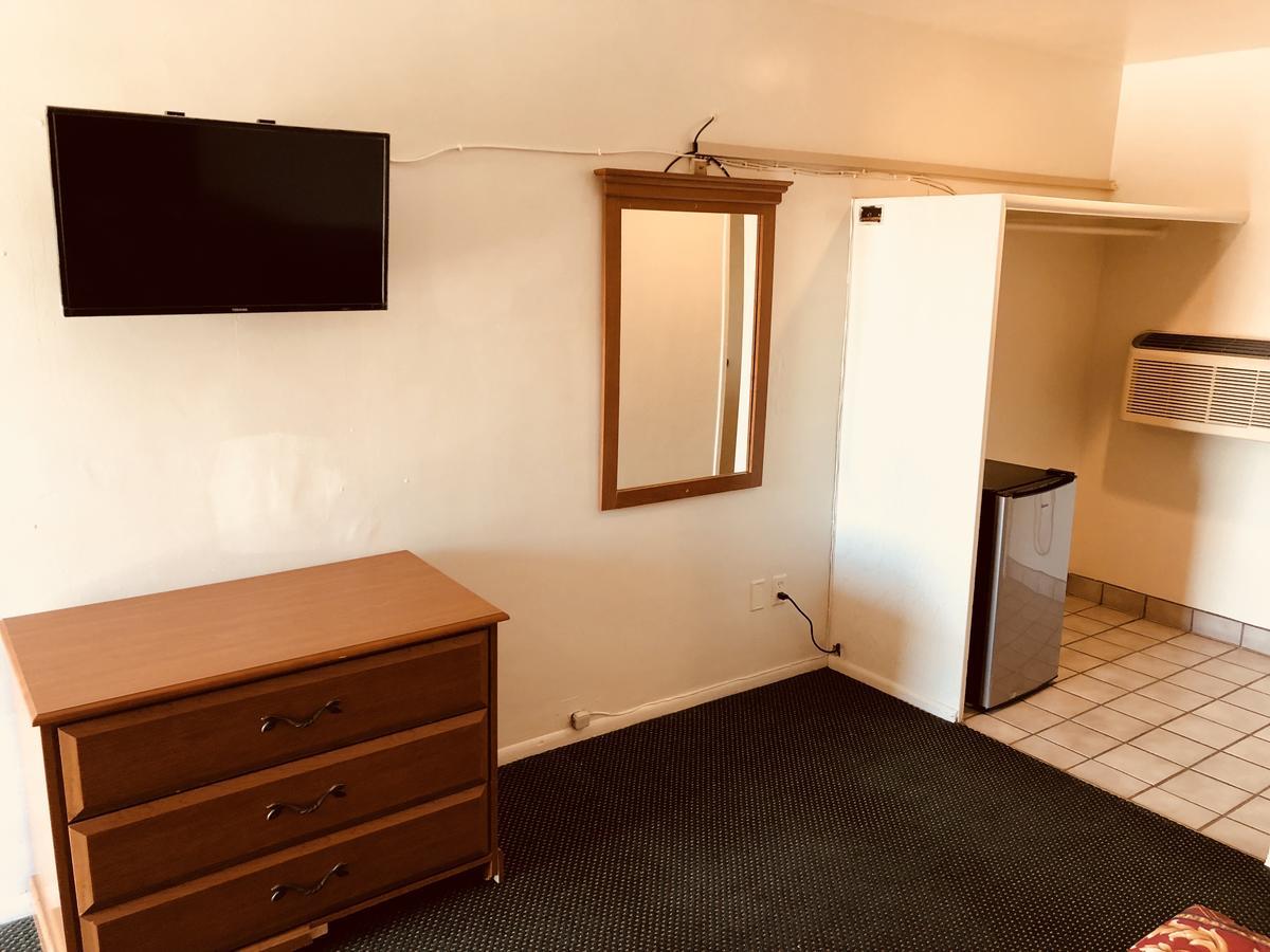 Hotel Sands By Airport & Toyota Arena Ontario