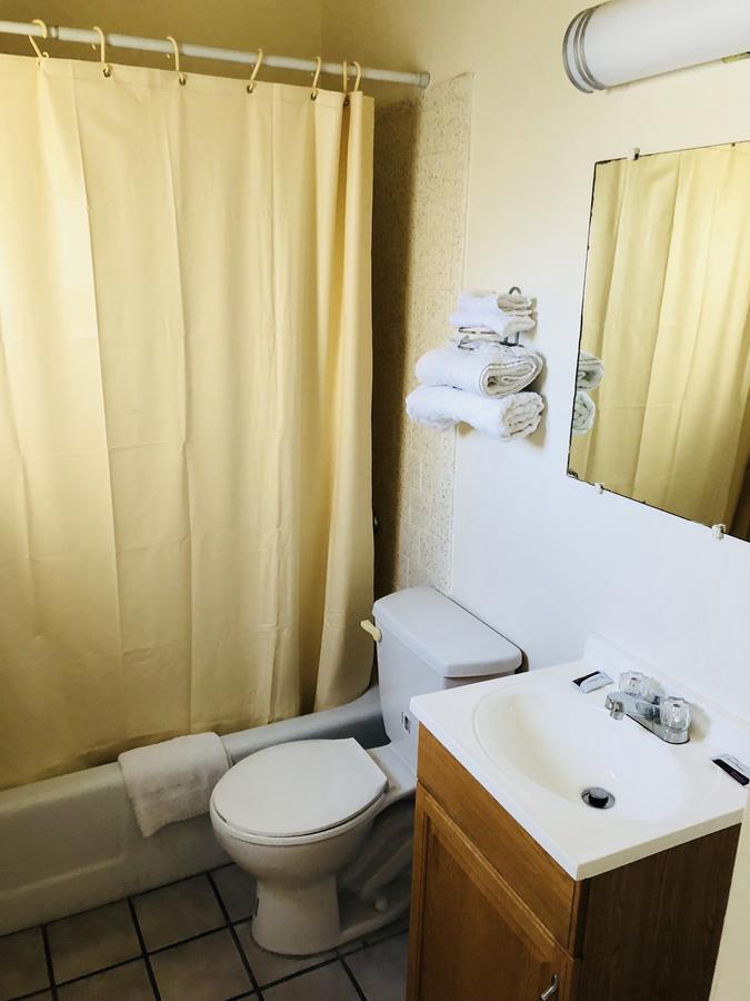 Hotel Sands By Airport & Toyota Arena 2*