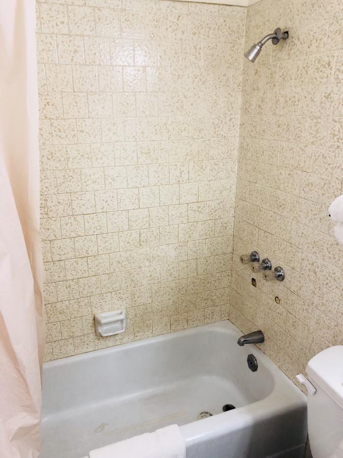Hotel Sands By Airport & Toyota Arena Ontario